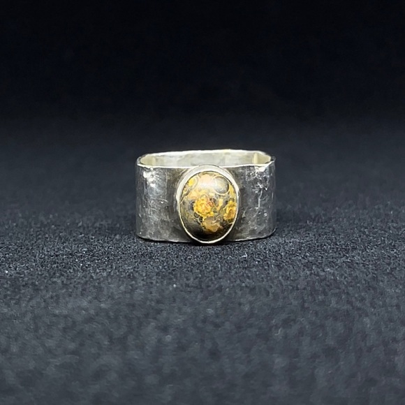 CELTIC ARTISAN RING WITH EYE IN STONE - Picture 2 of 4